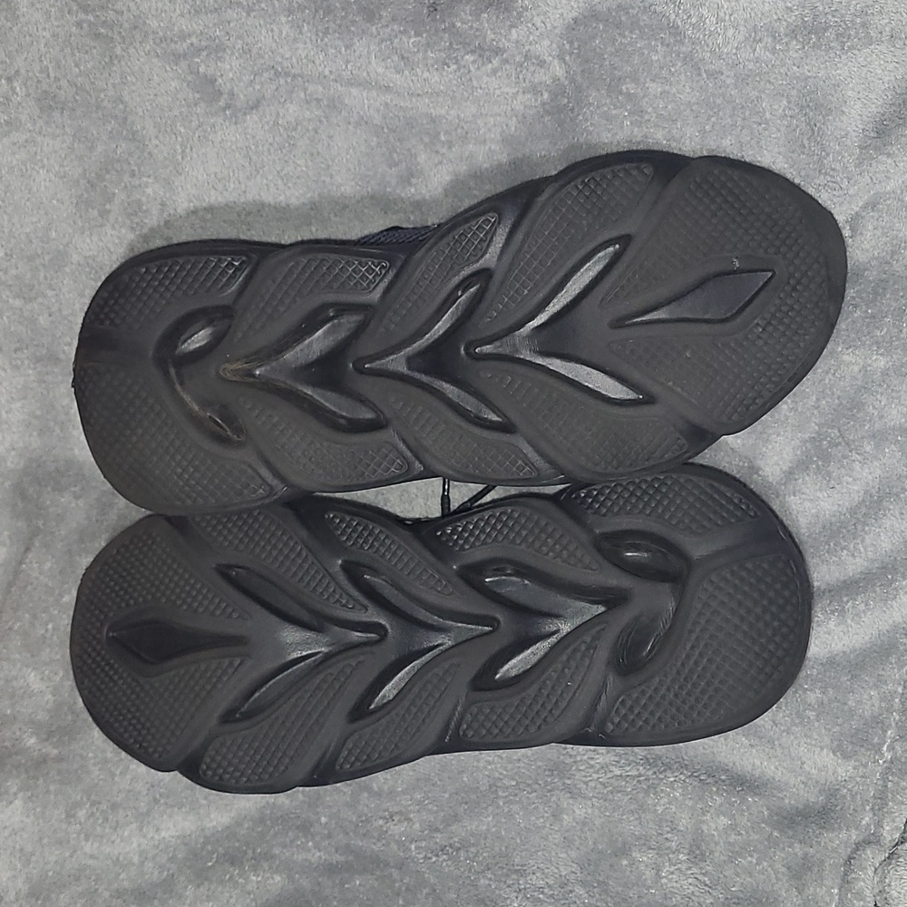 Shoes - Picture 4 of 6